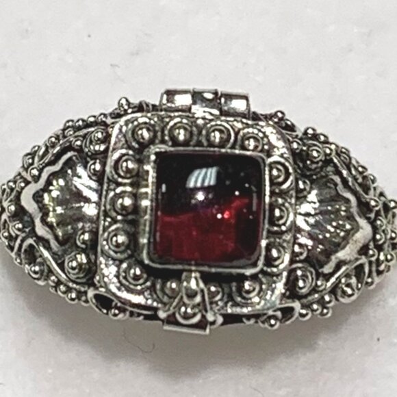 Sterling Silver Ash Holder Ring With A Cushion Cut Garnet Sz 7   NEW - Picture 1 of 2